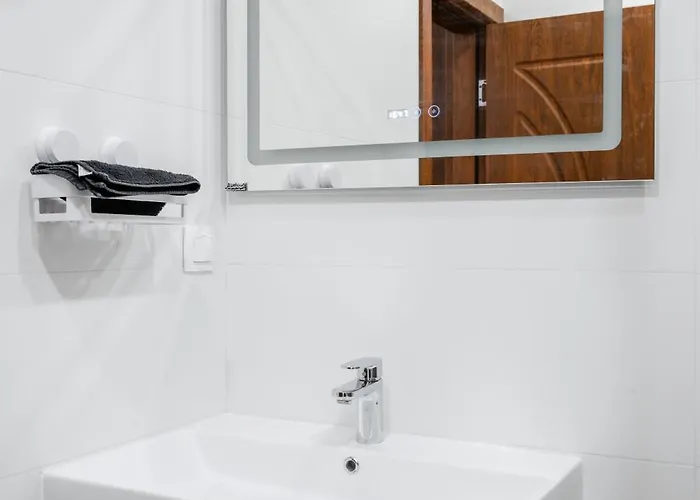 Modern With Balcony アパート