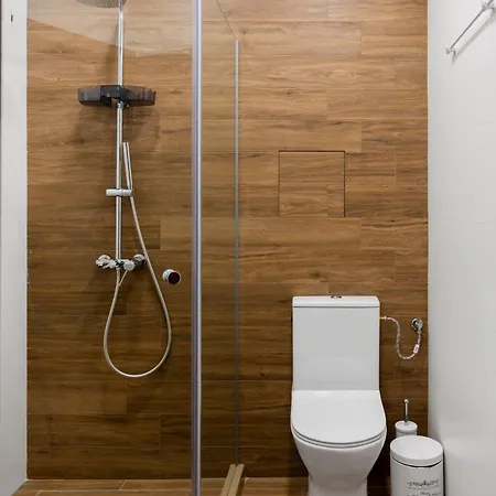 Modern With Balcony 아파트