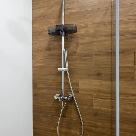 Modern With Balcony 아파트